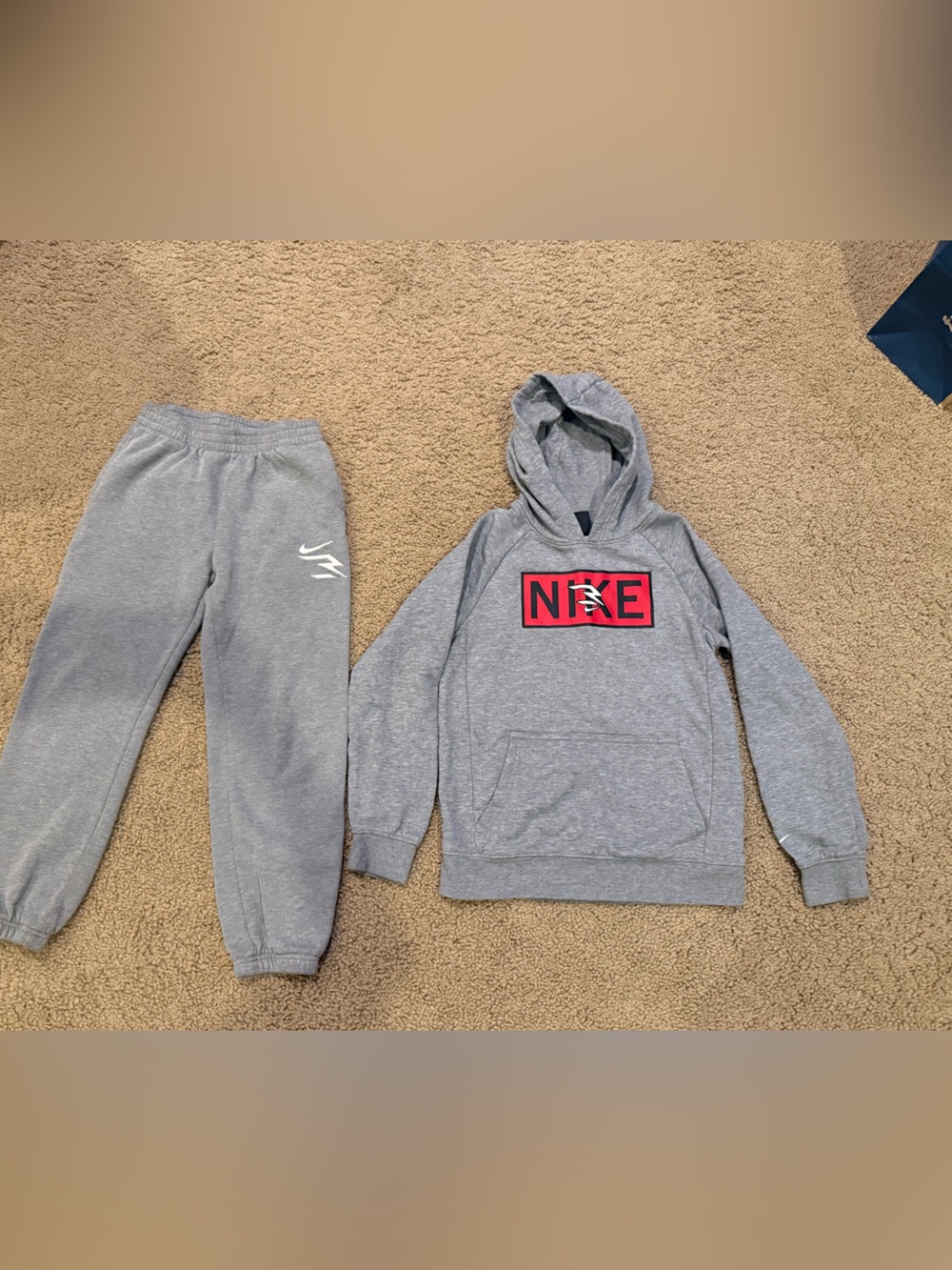 Nike sweatshirt/sweatpant set